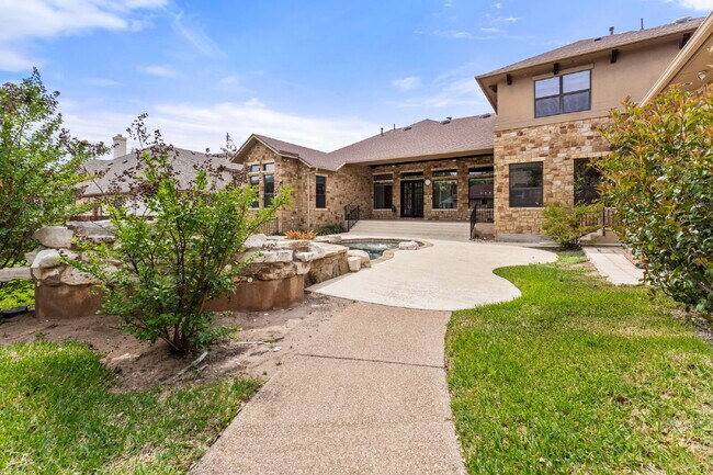 Building Photo - Elevated Executive Living in Lake Forest