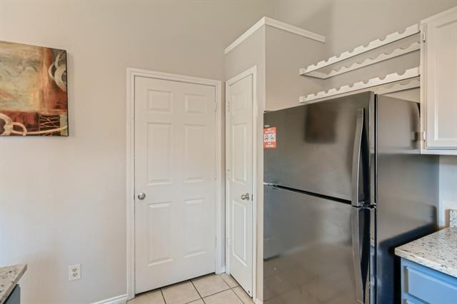 Building Photo - 627 Meadowbrook St