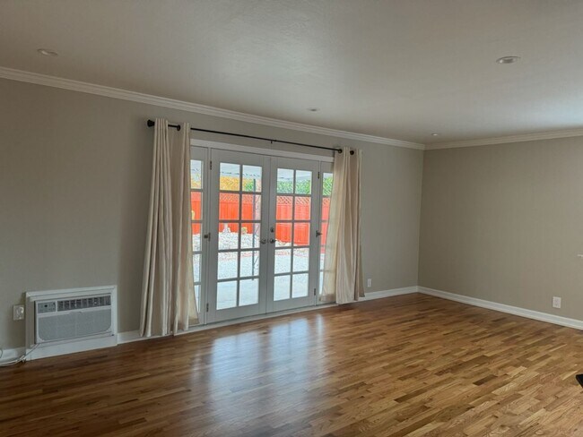 Building Photo - Beautiful 3 Bedroom 1.5 Bath Home, Close to Santana Row.