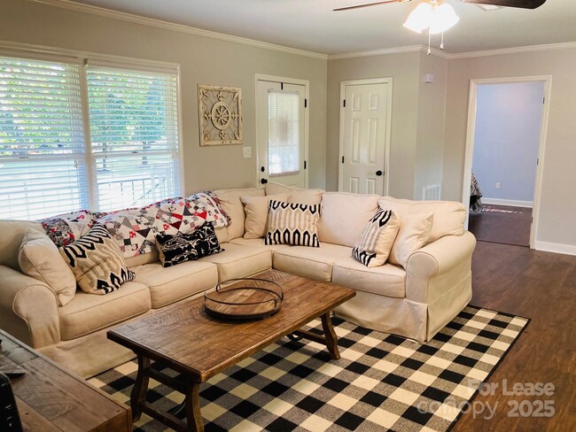 Building Photo - 4969 Moonlite Bay Dr