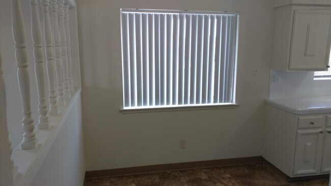 Building Photo - 2813-2819 N. West Ave 4-Plex - 611