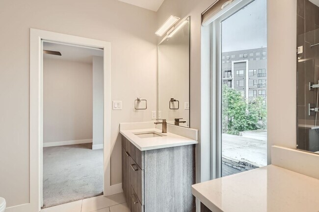 Building Photo - GORGEOUS TOWNHOUSE IN RiNo