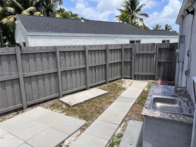 Building Photo - 8871 SW 24th Pl
