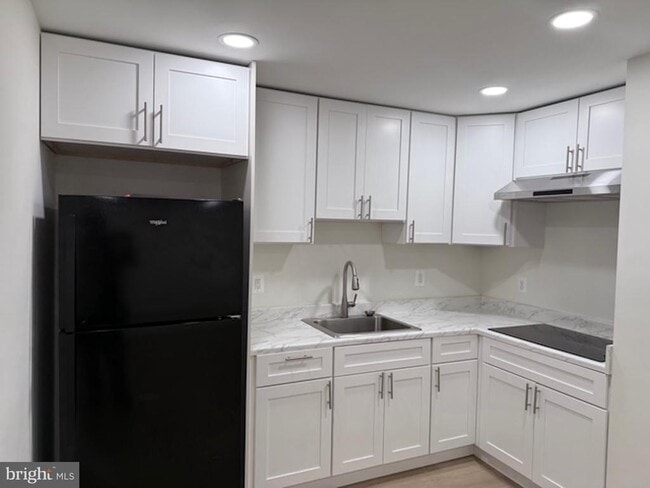 Building Photo - 6409 63rd Pl