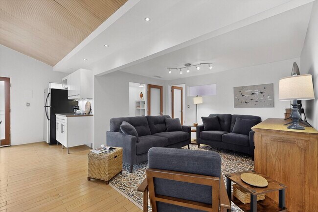 Building Photo - 1640 Stanford Dr NE