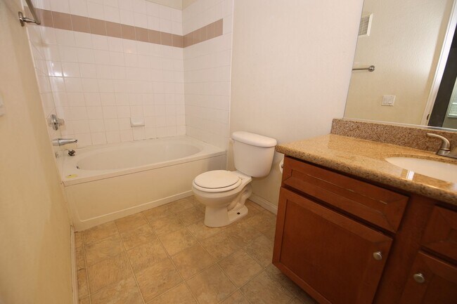 Building Photo - COZY 2BR 2BA UNIT IN BORGATA CONDOMINIUMS ...