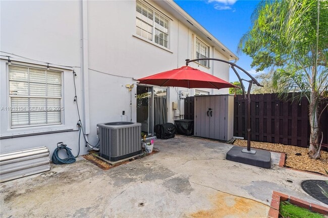 Building Photo - 8089 SW 18th Ct