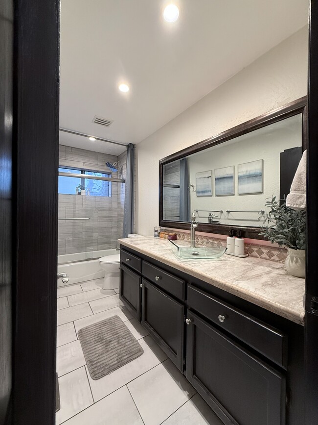 Building Photo - 27464 Meadow Dr