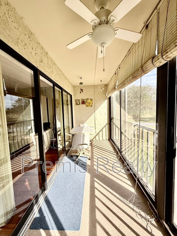 Building Photo - 2900 Cove Cay Dr