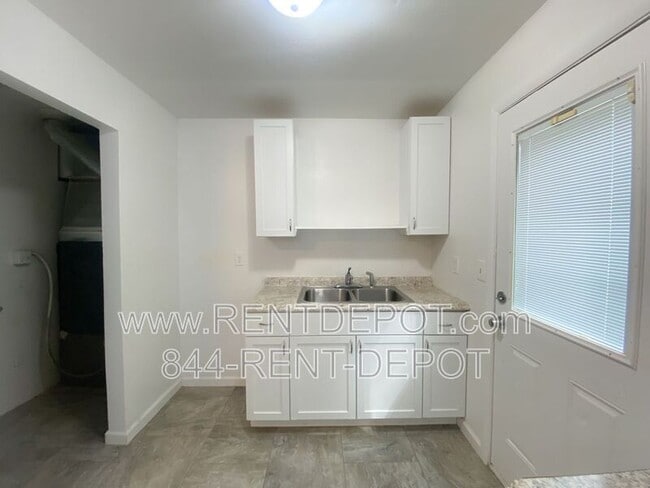 Building Photo - 1621 Rheinhardt Ave