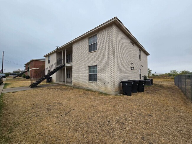 Building Photo - 2309 Terrace Dr
