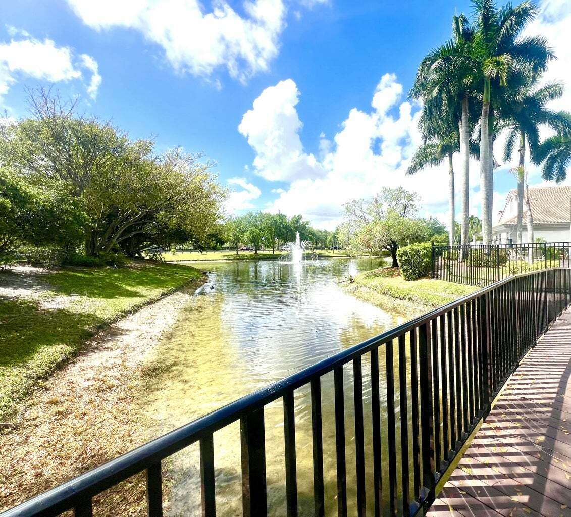 Building Photo - 10614 Lake Shore Dr