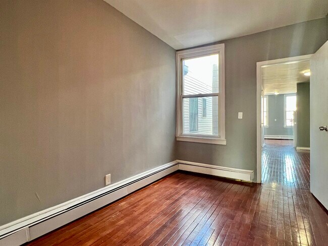 Building Photo - 80 Paterson St