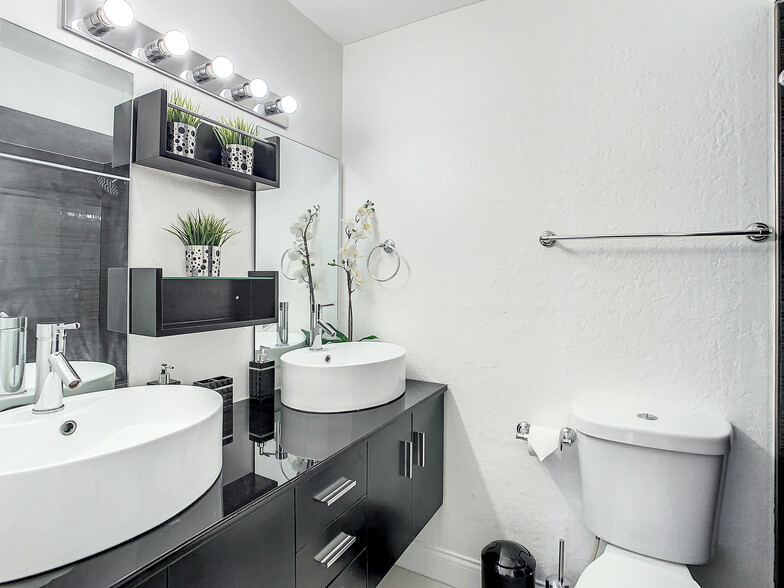 2 bathroom Condo - 11532 Westwood Blvd