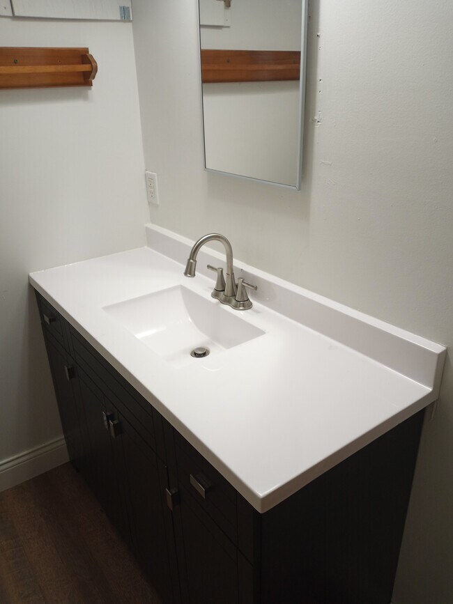 Building Photo - 305 S Vine St