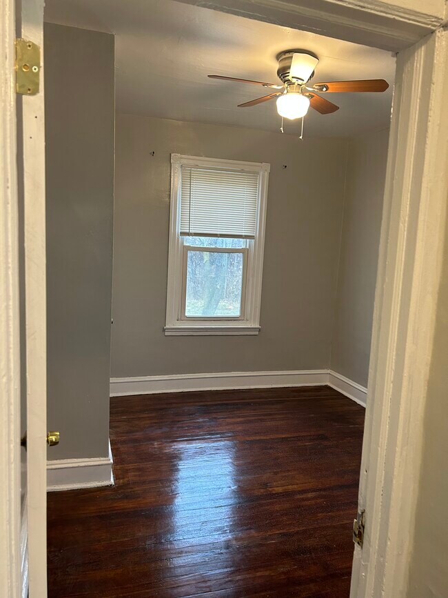 Building Photo - 1102 Morton Ave