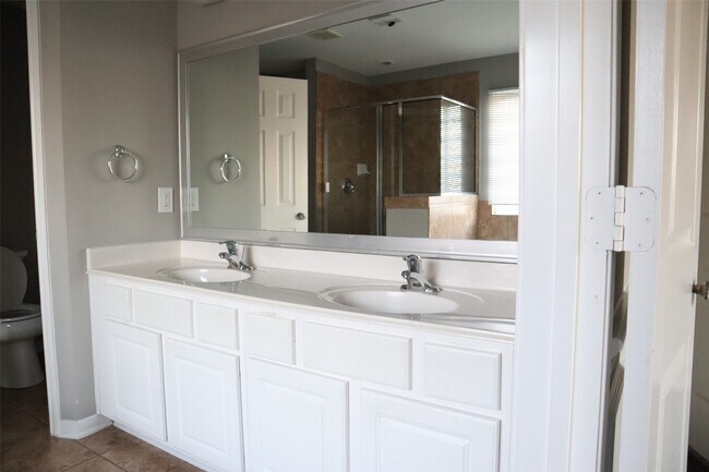 Building Photo - 6802 Claire Brook Dr