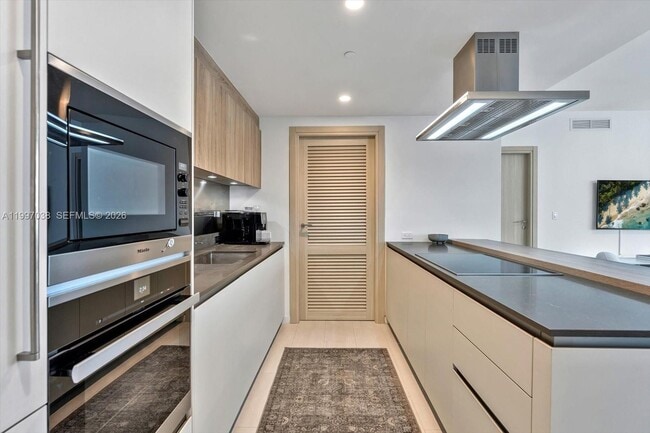 Building Photo - 1000 Brickell Plaza