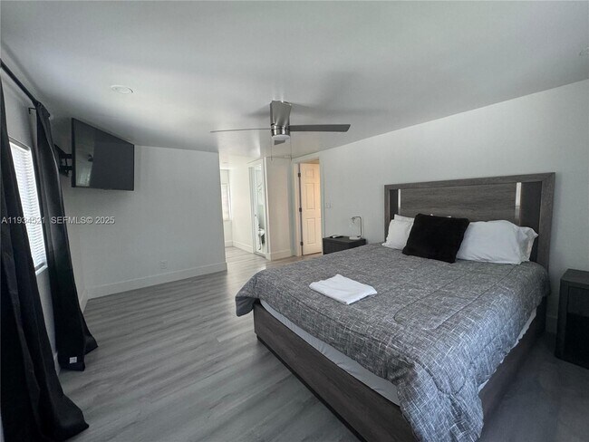 Building Photo - 1904 SW 28th St