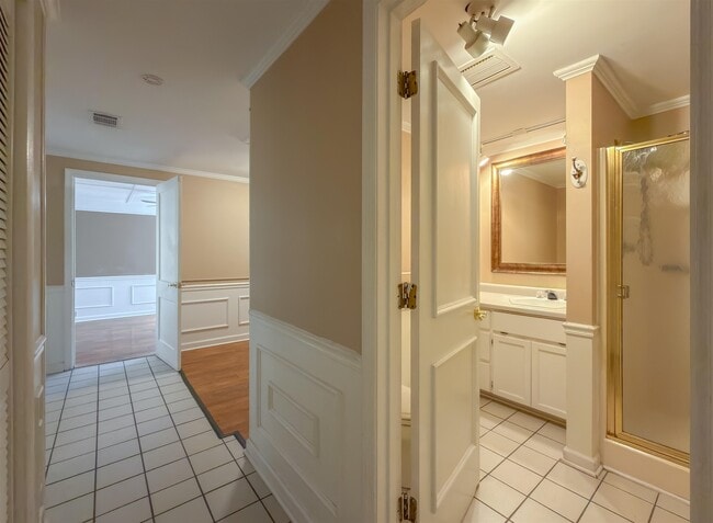 Building Photo - 514 Glenview Dr