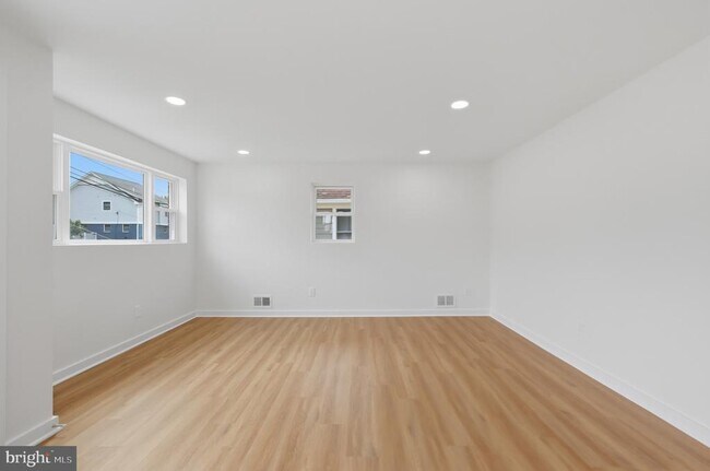 Building Photo - 1545 11th St S
