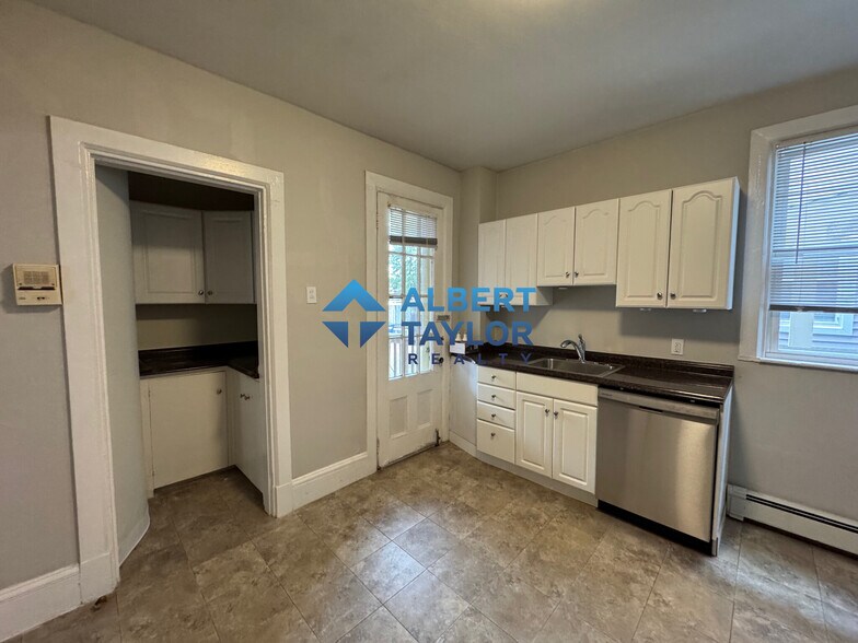 Building Photo - 61 Dana St