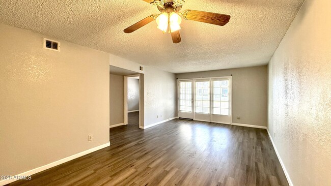 Building Photo - 2121 W Union Hills Dr
