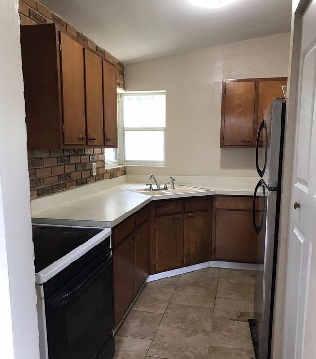 Building Photo - 3 Bed 1 Bath Home | Pet Friendly | Washer Dryer Hook Ups | Section 8 Welcome