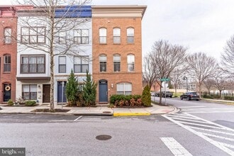 Building Photo - 4560 Longfellow St