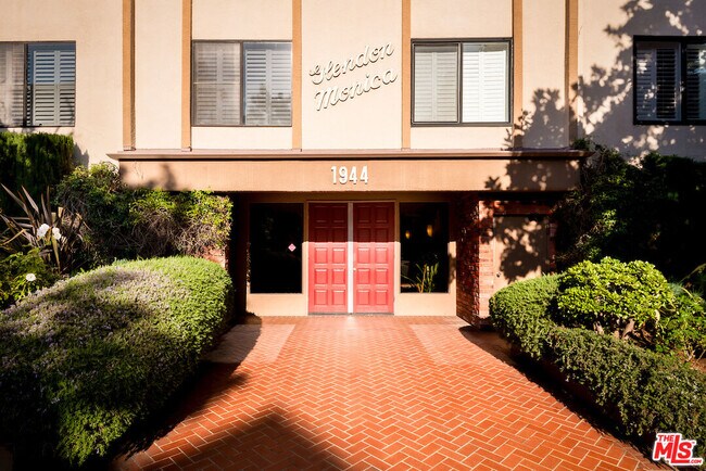 Primary Photo - 1944 Glendon Ave