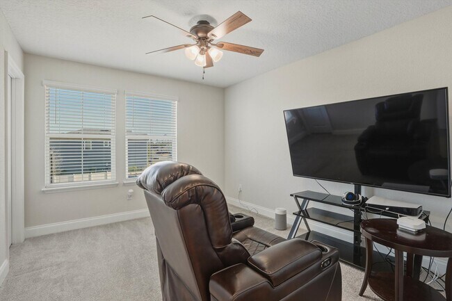 Building Photo - Beautiful Home