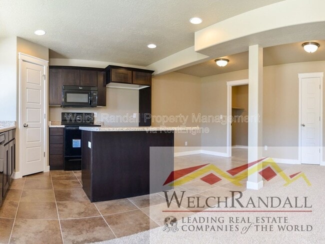 Building Photo - 2433 Wellington Dr