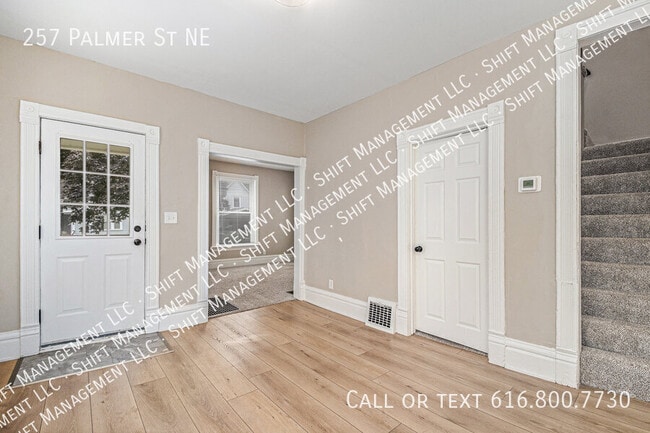 Building Photo - 257 Palmer St NE