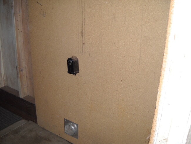 Building Photo - Cute House in Town