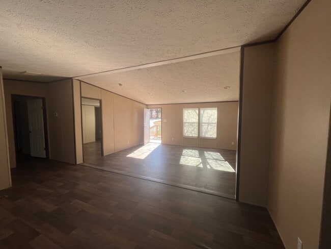 Building Photo - 113 High Ridge Ct