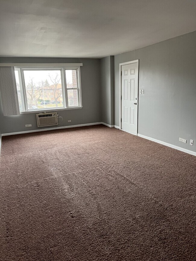 Building Photo - 6617 W Lloyd Dr