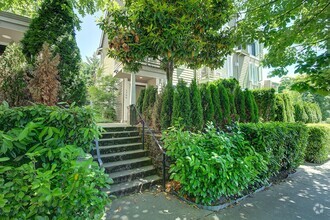 Building Photo - 2bd/2.5ba Seattle Townhome