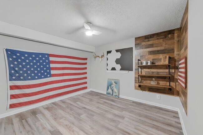 Building Photo - 446 Fantasy Ln