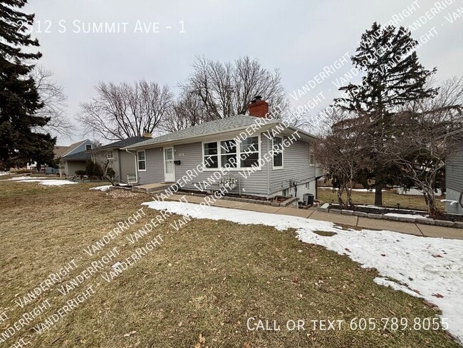 Building Photo - 2512 S Summit Ave