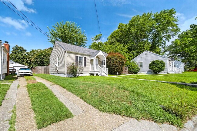 Building Photo - Modern 2 bed 1 bath home with fenced yard in Hampton