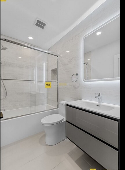 Building Photo - 535 Newbury St