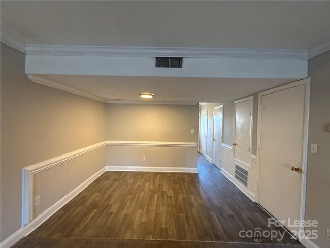 Building Photo - 7906 Oak Meadow Ct