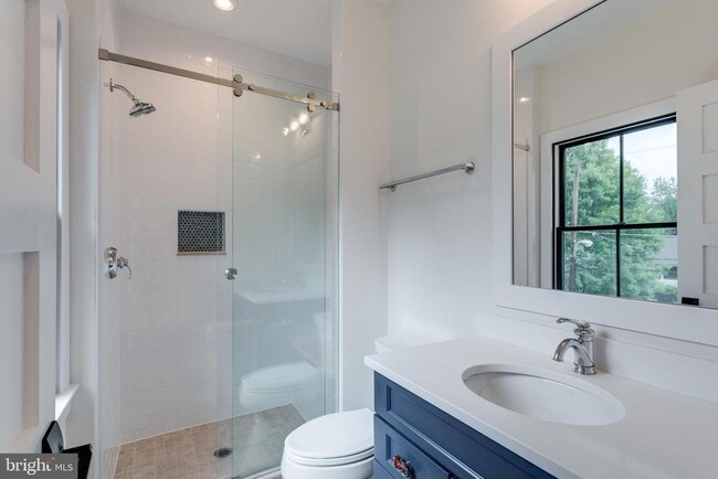 Building Photo - 5615 McLean Dr