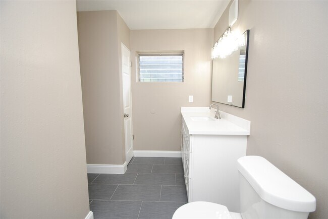 Building Photo - 2515 Yoakum Blvd