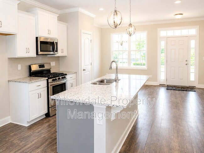 Building Photo - 904 Laurel Gate Dr