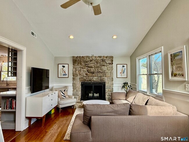 Building Photo - 23 Sleepyhollow Dr