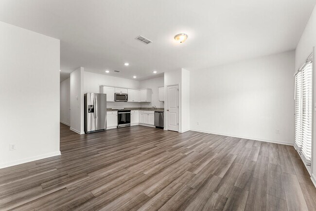 Building Photo - 1520 Vernon Blvd