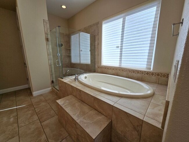 Building Photo - Beautiful Single-Story Home with Upgraded Kitchen & Spacious Backyard in Gated Community