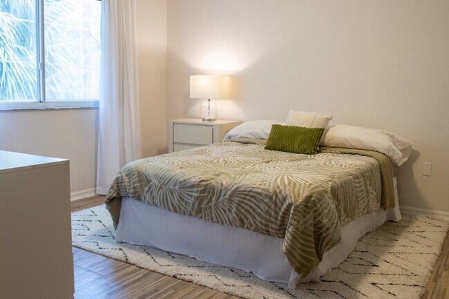 Building Photo - 360 Crestwood Cir