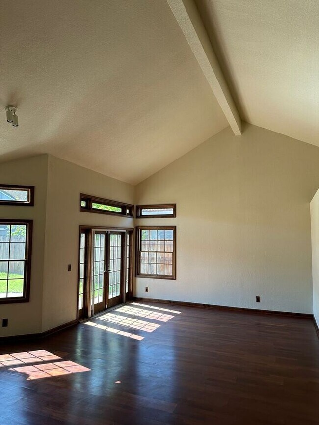 Building Photo - Weston Ranch Home 3 Bedrooms 2 Bath